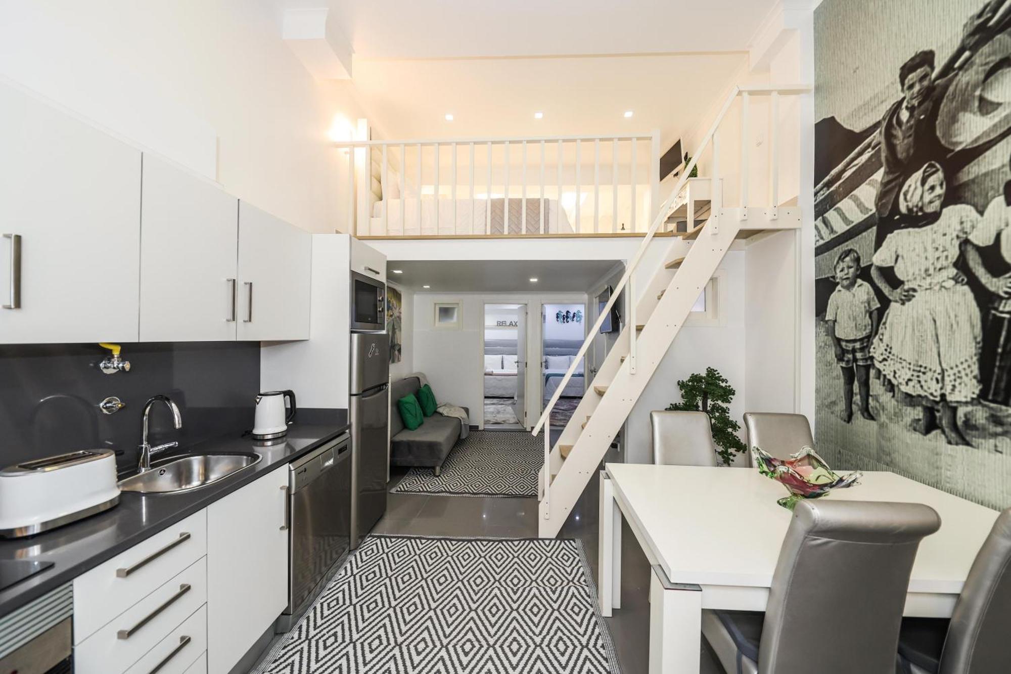 Dina House